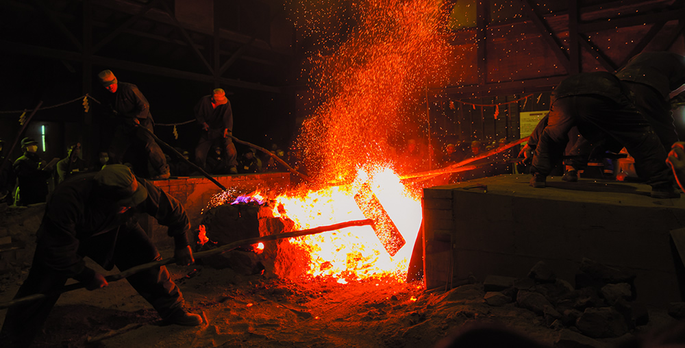 たたら製鉄とは | TATARA IRON MAKING OKUIZUMO | 奥出雲たたらブランド